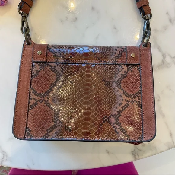 Snakeskin print western inspired crossbody bag - Picture 2 of 5